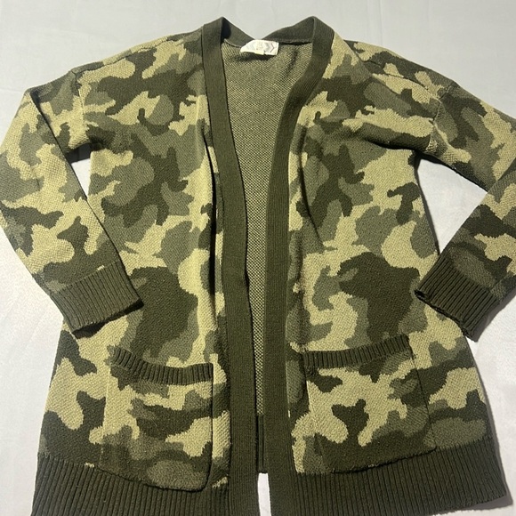Pink Rose Sweaters - Camo cardigan size M